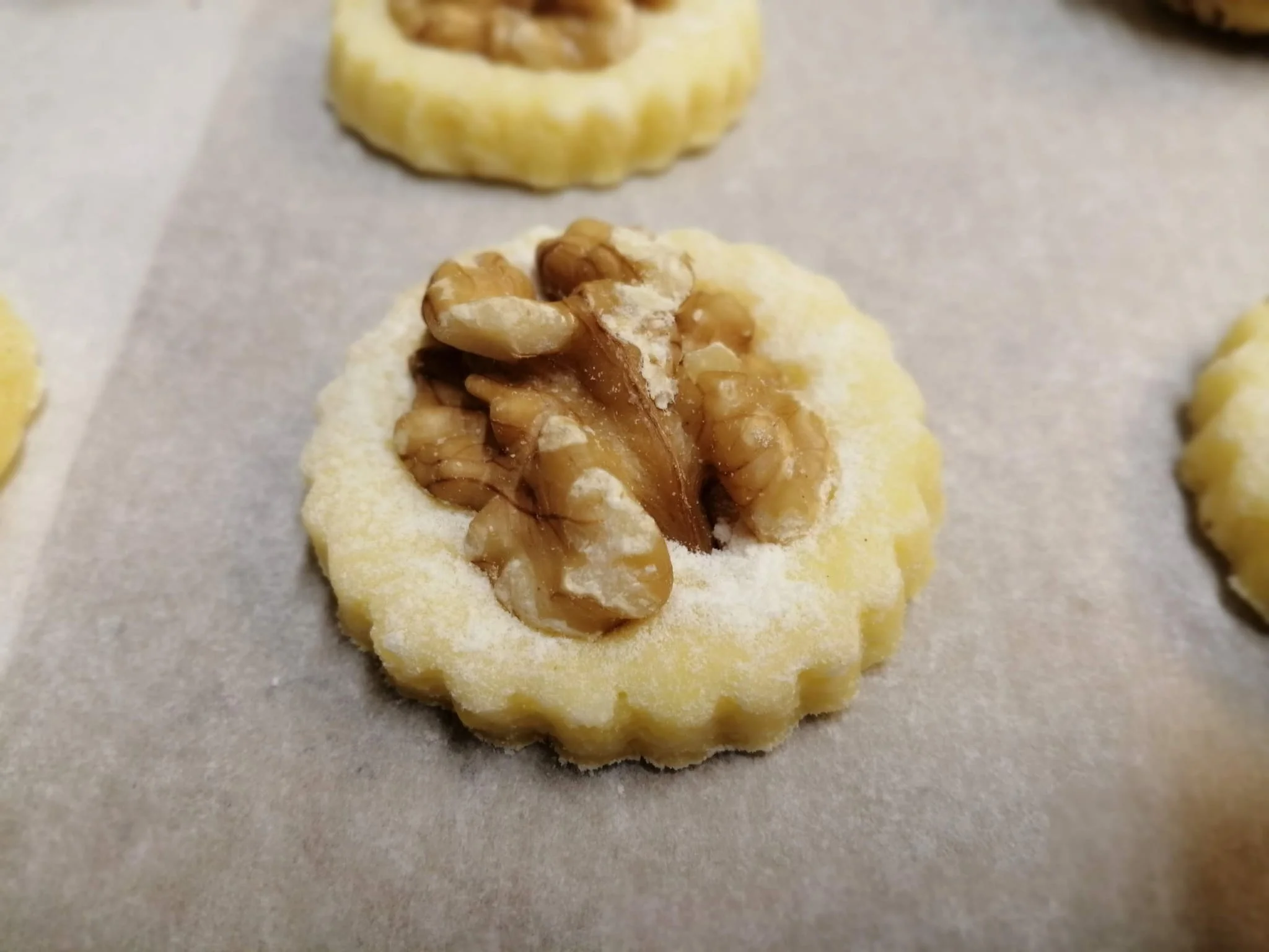 Biscotti di frolla con noci — fatti in casa Biscotti di pasta frolla con noci, fatti in casa durante il corso di cucina